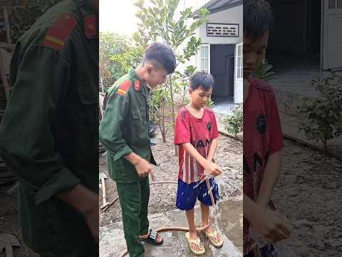 Chú bộ đội tốt bụng #shorts