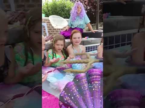 Mermaid TRANSFORMATiON!! merdad uses his trident to turn adley & friends from mermaids into hoomans🔱