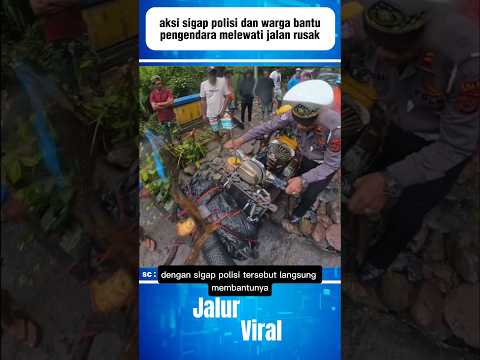 aksi sigap polisi dan warga bantu pengendara lewati jalan rusak#shorts