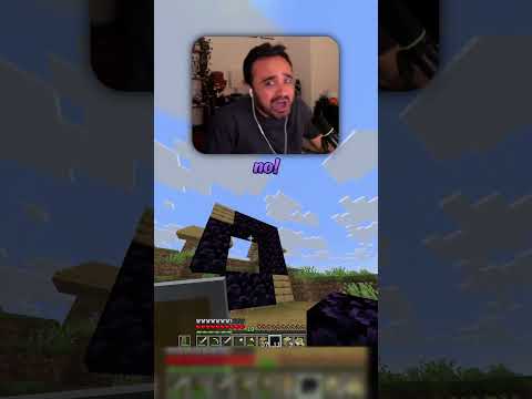 Squeex tries building a nether portal in Minecraft! #minecraft #livestreamfails #mcyt