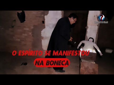 A boneca de Jandira se manifesta incorporando um espírito do mal