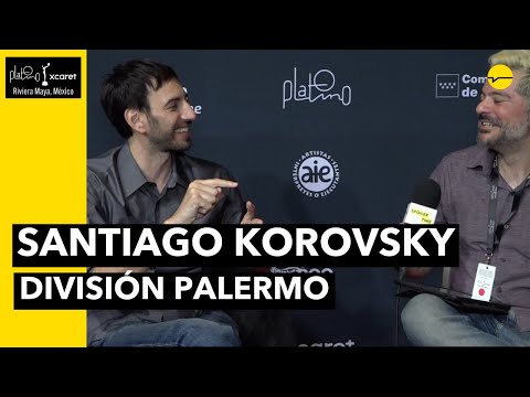 El creador y actor de División Palermo Santiago Korovsky en los Premios Platino Xcaret 2024