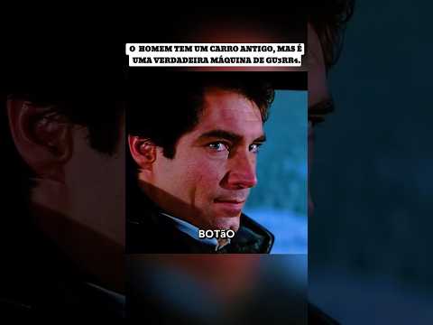 O homem tem um carro antigo, mas é uma verdadeira máquina de gu3rr4.
