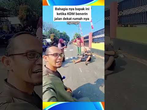 Kelakuan warga yang kesenengan jalan depan rumah nya diperbaiki