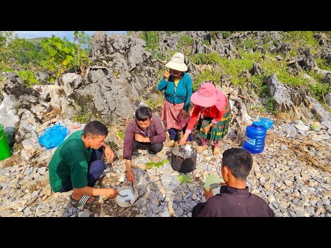 Đường Đoàn kết toàn đá khoai quá Bí Thư Sình Trưởng thôn Nỏ Sính nhận quà cô Tuyến. Nguyễn Tất Thắng