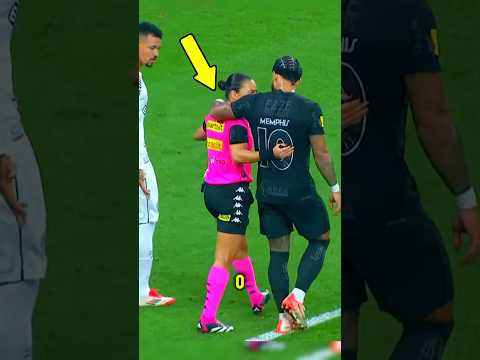 A árbitra não esperava por ESSA! 😂 #curiosidades #football #futebol #viralvideo