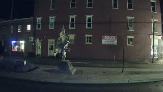 seeing if my viewers show up to the mothman statue