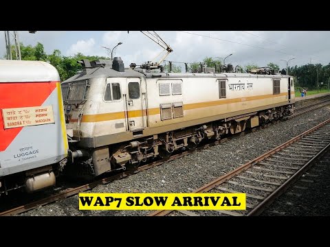 Ghaziabad WAP7 Slowest Arrival & Honk Pom | Goa Bandra Express Konkan Crossing At Kankavali