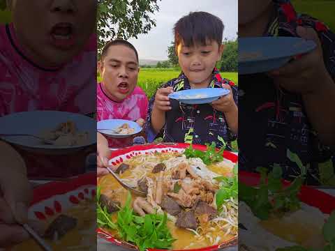 ข้าวปุ้นน้ำกะทิตรีนไก่เน้นๆ