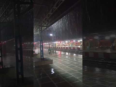 रात को भारी बारिश से भीगता हुआ रोहतक रेलवे स्टेशन ⛈️🥰 | #shorts #baarish #railwaystation #rohtak
