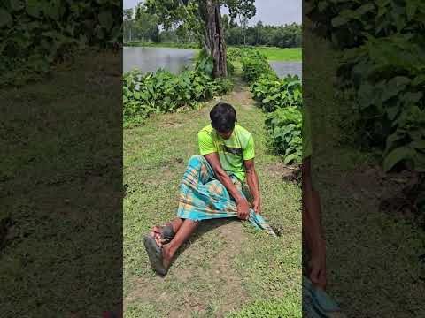 She pulled the lungi from behind.