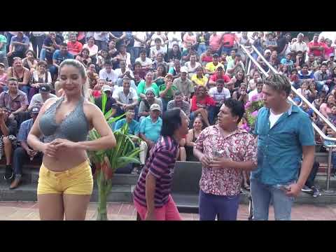 Calle y Risa chica guapa busca novio en la calle