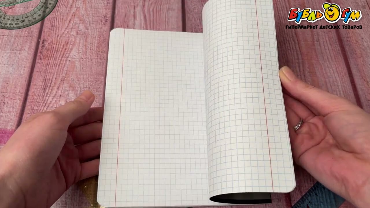 Тетрадь Уэнсдэй клетка 12л - видео