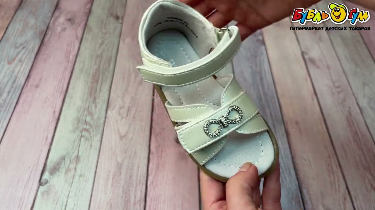 Сандалии Pasito на липучке с декоративным бантиком со стразами белые - видео