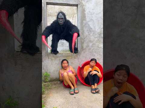 2 Ferocious Gorilla Monsters Attack 2 Beautiful Brave Girls Who Are Hiding In Fear In Front Of Them