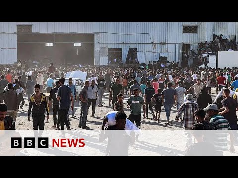 Gaza warehouse broken into by 'hordes of hungry people', says WFP | BBC News