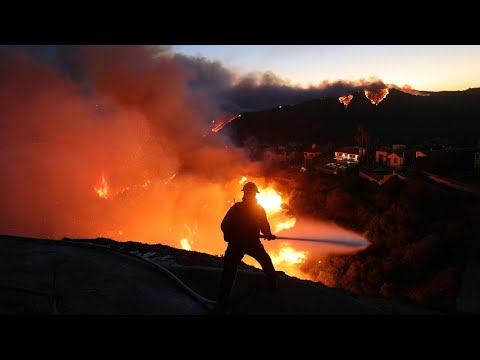 Firefighters battle blaze overnight in Los Angeles suburb | AFP