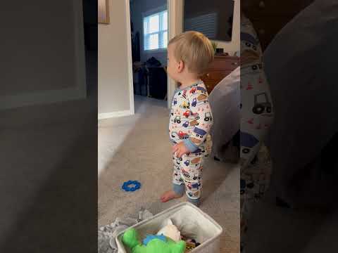 Toddler calls his dad 'babe'