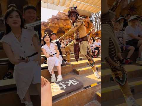 好有气质的小姐姐,还好没被抓走~~!#北京欢乐谷玛雅天灾消失的她#国潮文化节 #台上一分钟台下十年功 #中国功夫 #中国杂技 #杂技 #中國功夫 #解压 #功夫