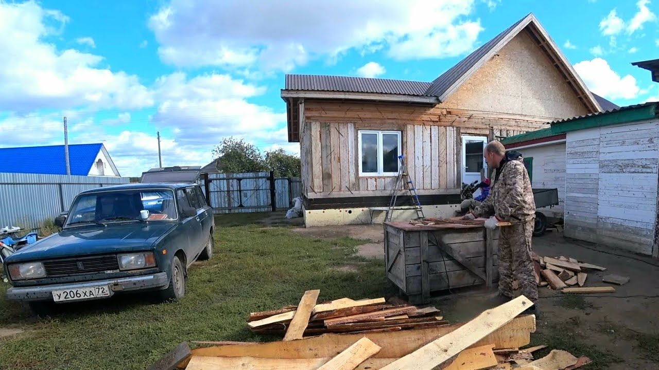 Готовлю дом и гараж к зиме - утепляю ворота - пригнал первую машину в разбор