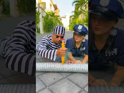 Thief and Policeman - a pipe with smoke 💨👮🤣