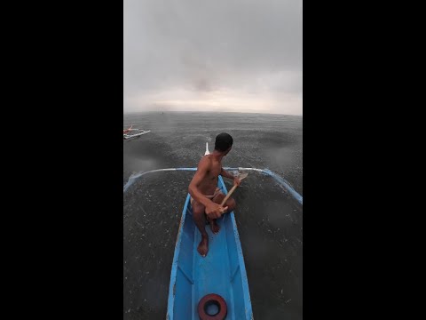 Inabot kami ng masamang panahon sa laot ,Malakas na ulan kidlat at kulog.