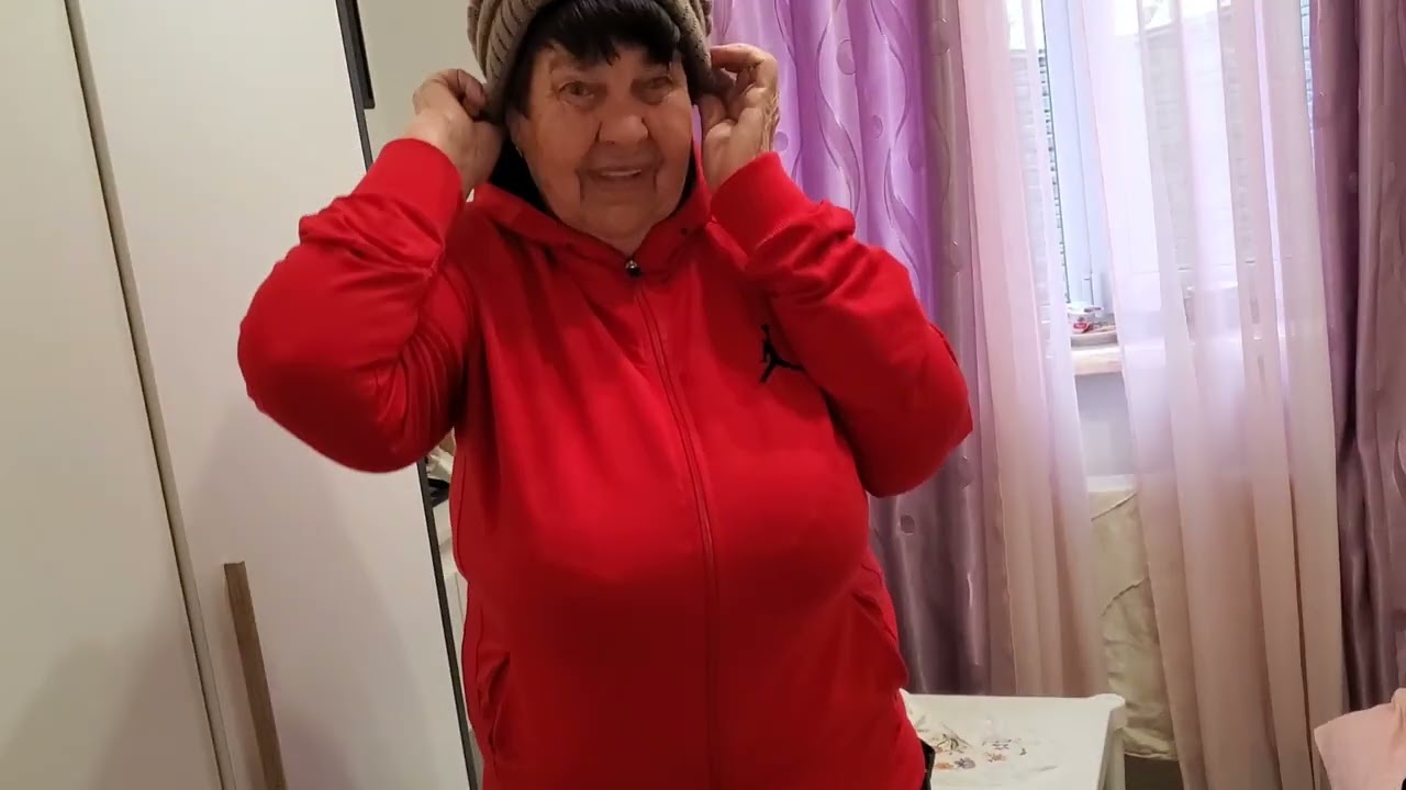 Съездили к семейному врачу! У мамы простуда! Купили лекарства