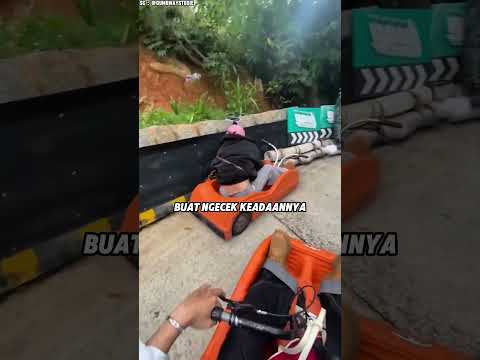 Karena Kesal Cowok itu dengan Sengaja Menabrak Mantannya dari Bekakang