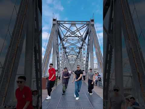 #国小风向你发起舞蹈挑战 趁着微风摇个国风,就这么水灵灵地跳起来了!#国风超有戏 #CMG戏曲一起来舞