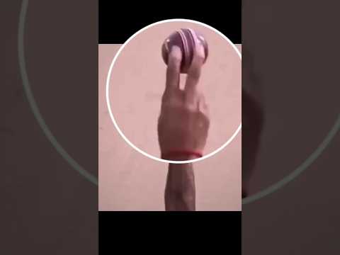 one bowling swing #cricket 🏏🏏 fast bowling #short #tenish bowling #trending #shortsfeed  spin boll