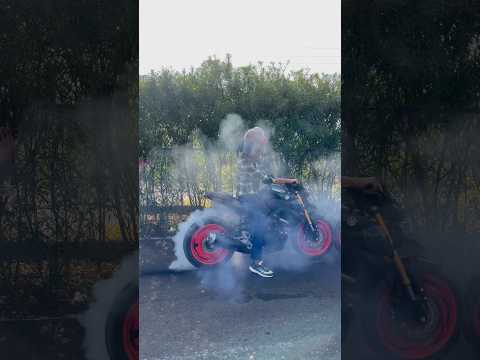 Mt15 burnout 🔥🔥 #mt15_modified #burnout #youtubeshorts #shortsviral #mt15v3 #bikestunt #yamahamt15