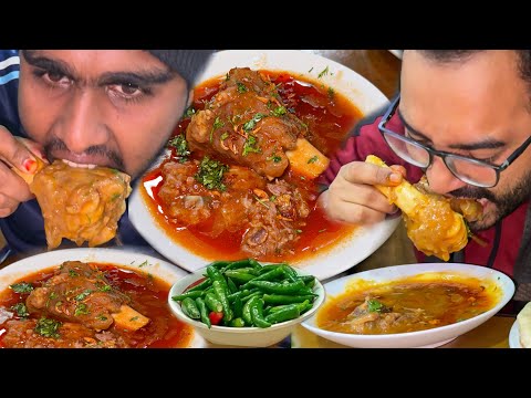 Eating Spicy Nalli/Gosht Nihari/Paya With Butter Naan at Jomidari Bhoj Restaurant