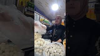 Перавалдаги курт сотувчи киз билан