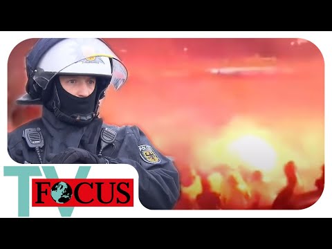 Großeinsatz am Spieltag: Polizeialltag in der Fußball-Bundesliga (2012) | Focus TV Reportage