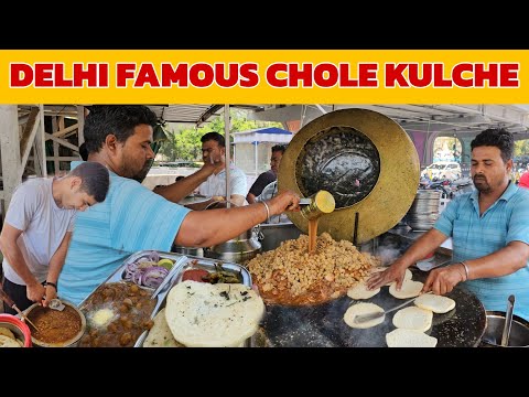 Delhi 's Famous Chole Kulche | Vadodara 's FamousRaju Chole Kulche