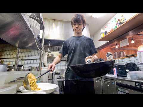 １９席を１人で捌く！鮮やかな鍋さばきが炸裂するワンオペ調理店主丨Egg Fried Rice - Wok Skills in Japan