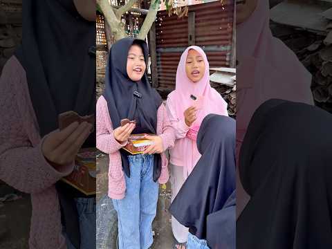 Kalian lebih suka rasa coklat atau rasa stroberi?