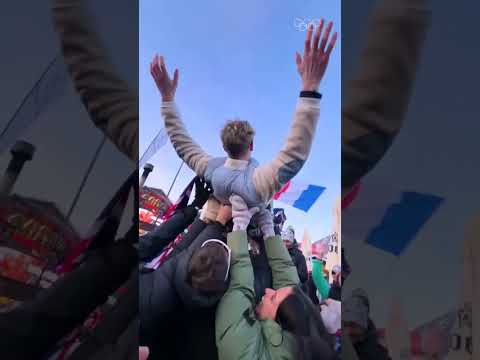 Benjamin Cavet goes from #FreestyleSkiing to crowd surfing!
