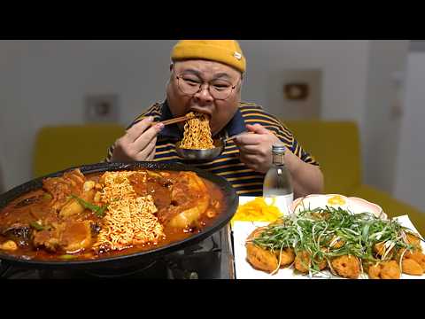 더고아재! 감기엔 통삼겹 김치찌개에 소주 한잔! 🇰🇷│Samgyeop Kimchi Jjigae, KaraageMukbang Eatingshow