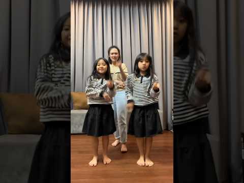 Pasti Asik banget deh kalo sama Ounty Feli #kembar #jogetviral #dance #trends #shorts