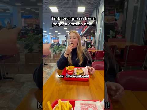 Toda vez que eu tento pegar comida dela…