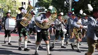 Video: Farbenprächtige Trachten und prunkvolle Kutschen - Der Trachten- und Schützenzug (Video: Martin-Roger Jones)