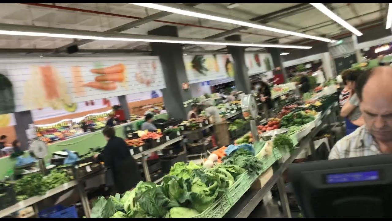 A Peek at Portos Temporary Bolho Market