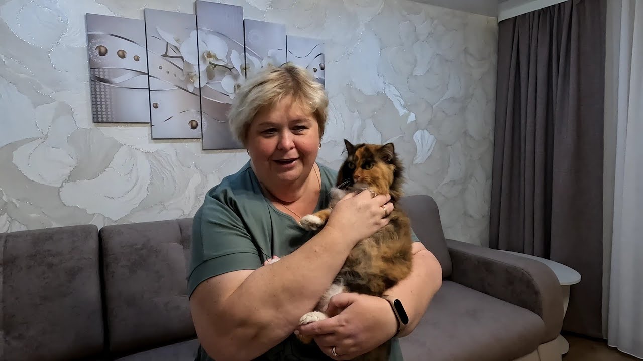 Сегодня Дуня осваивает большую квартиру. Нужные покупки. Обед на скорую руку.
