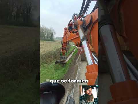Operador se las ingenio para sacar el agua represada #camiones #trucks #traileros #camioneros