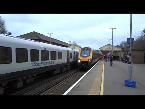 220006 & 220010 crossover with 444007 & 444016 at Winchester, SWML (03/12/22)