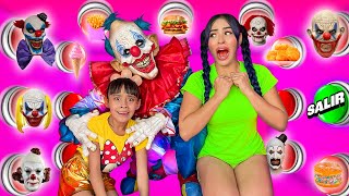 100 BOTONES MISTERIOSOS DE PAYASOS DIABÓLICOS SOLO 1 PARA ESCAPAR 😰 Karla Bustillos