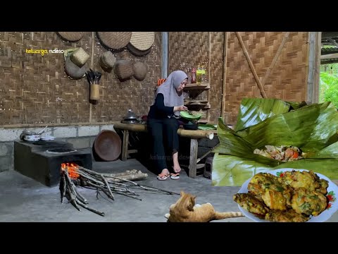 masak untuk makan malam,pepes ati ampela, bakwan jagung, masakan desa