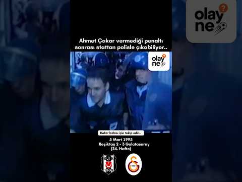 Ahmet Çakar vermediği penaltı sonrası stattan polisle çıkabiliyor..  #galatasaray #beşiktaş #futbol