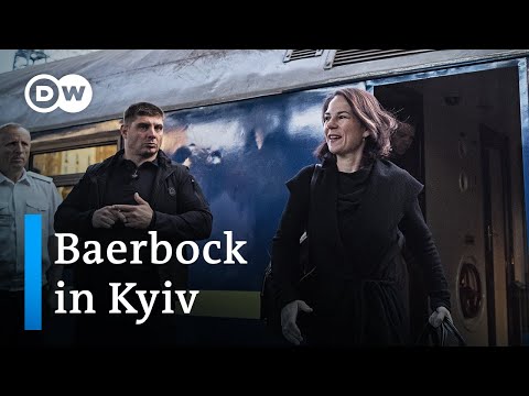 What message did German FM Baerbock deliver to Ukraine? | DW News